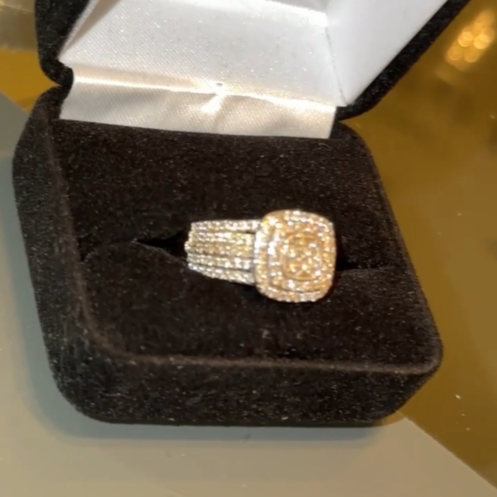 Wedding Ring - Picture 3 of 4